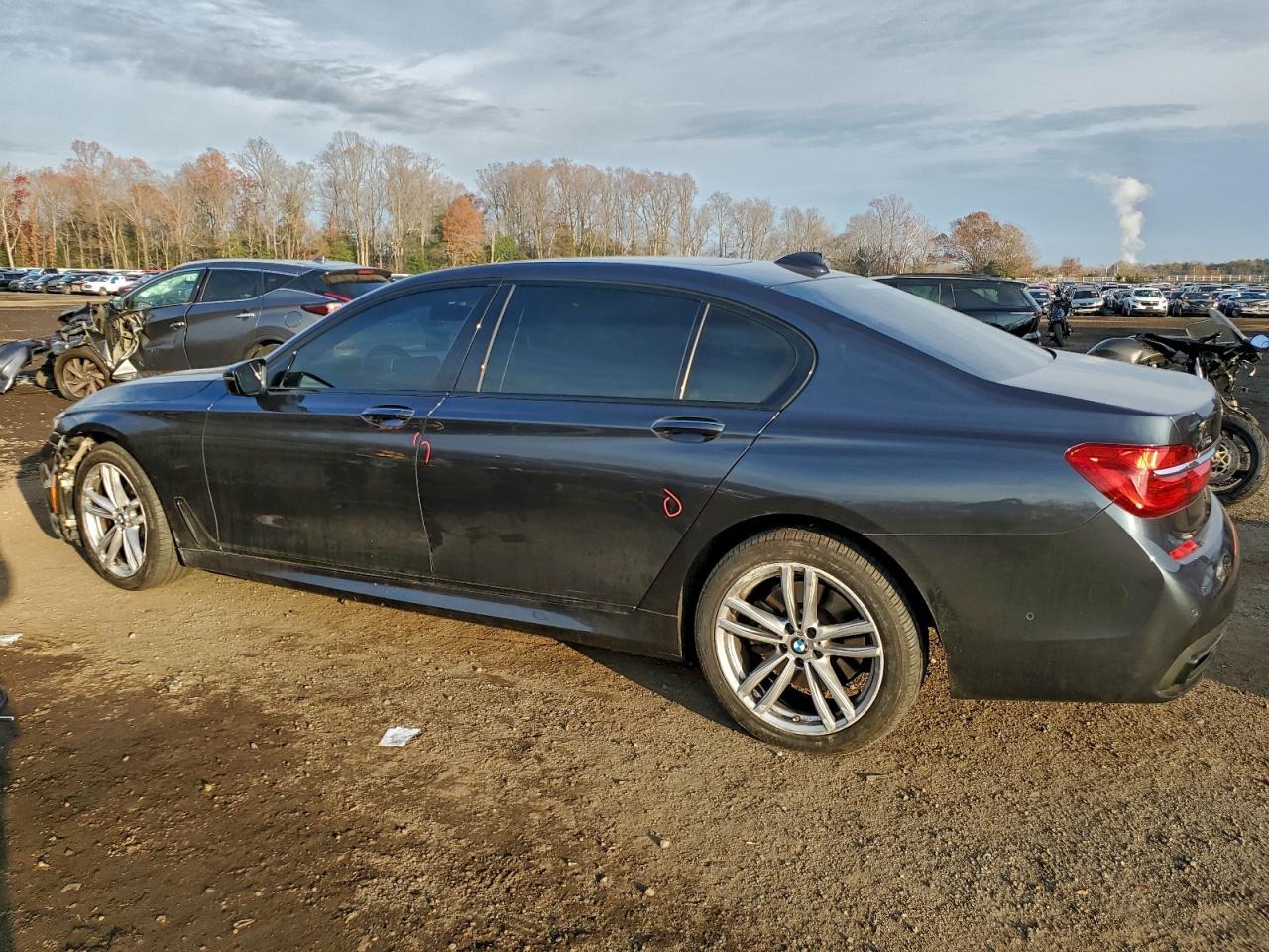 2018 BMW 750 Xi - Фото 2