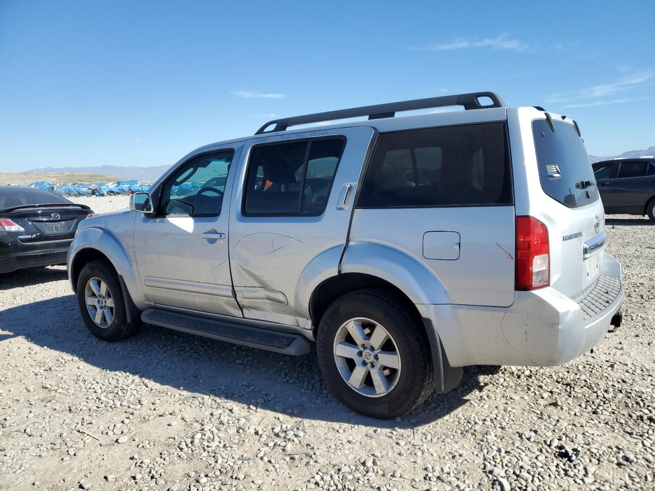 2011 Nissan Pathfinder S - Image 2