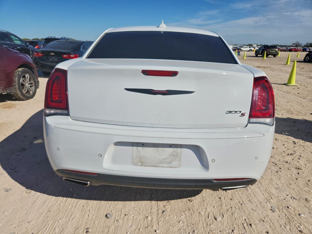 2022 Chrysler 300 S - Фото 6
