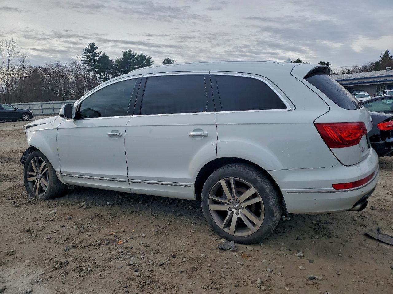 2013 Audi Q7 Premium Plus - Image 2