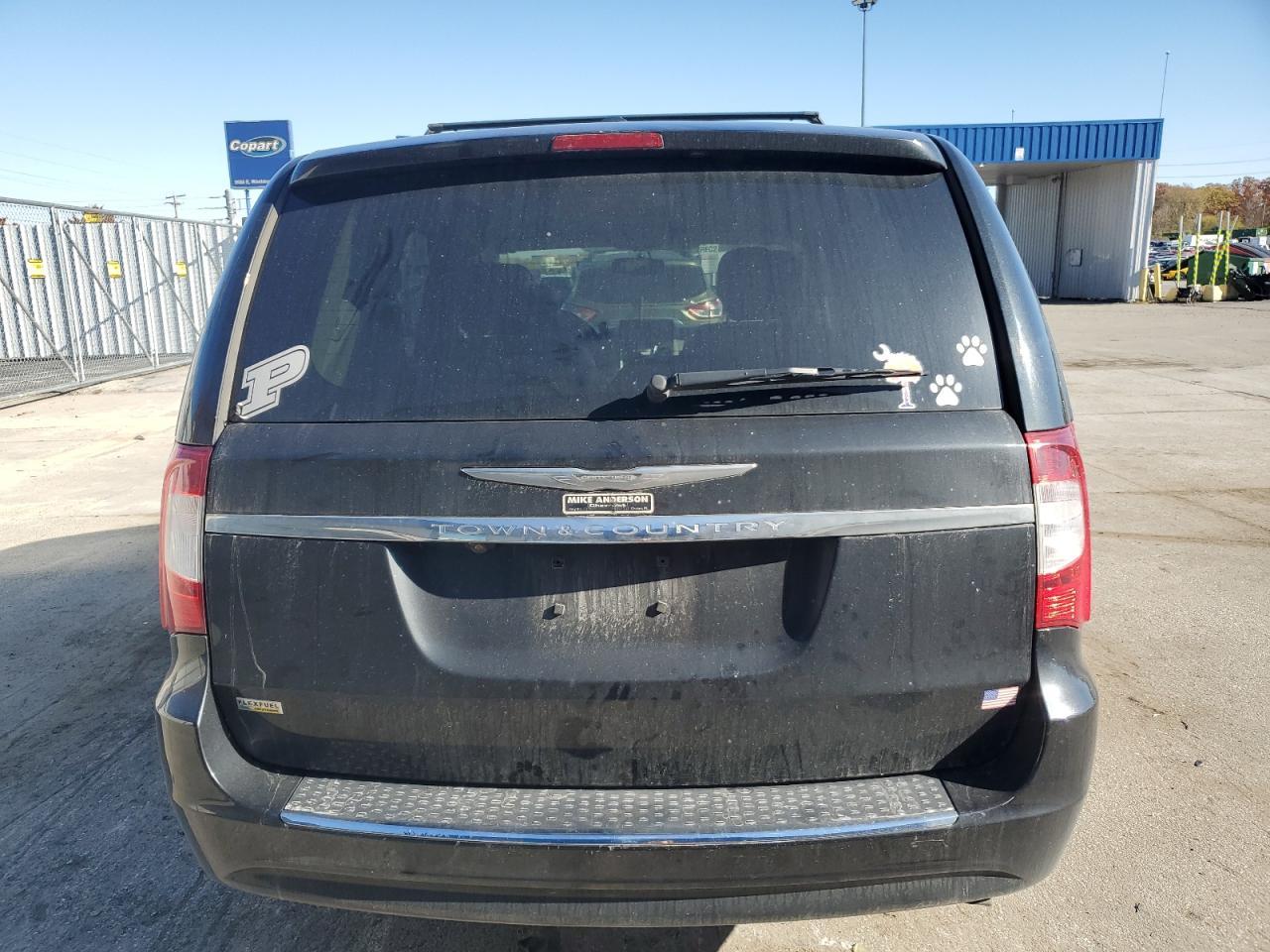 2014 Chrysler Town & Country Touring - Image 6