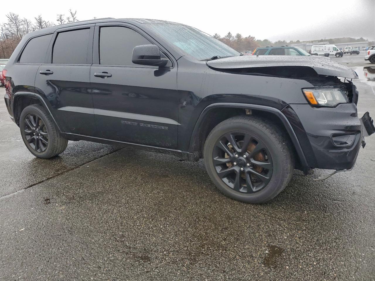 2019 Jeep Grand Cherokee Laredo - Image 4