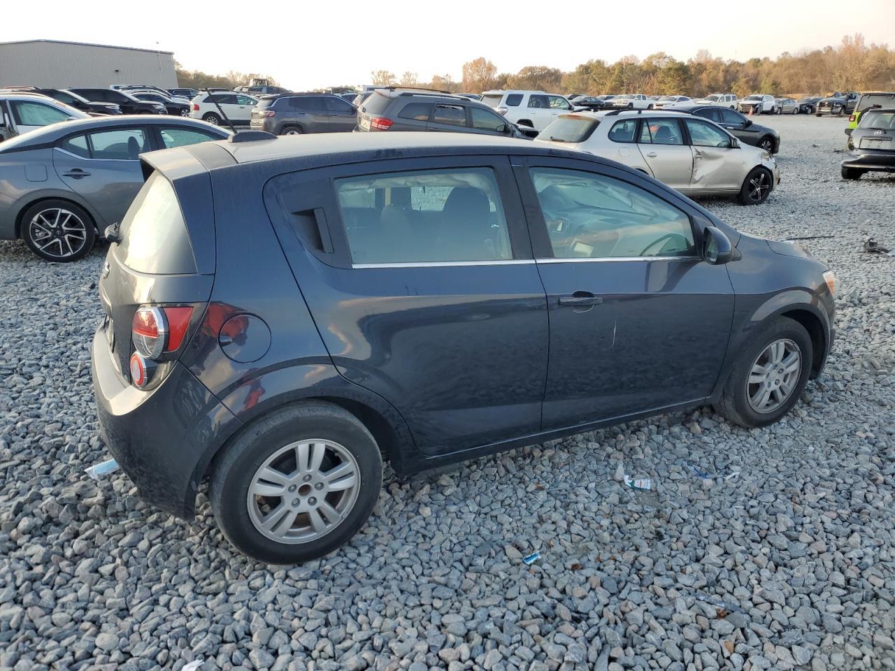 2016 Chevrolet Sonic Lt - Image 3