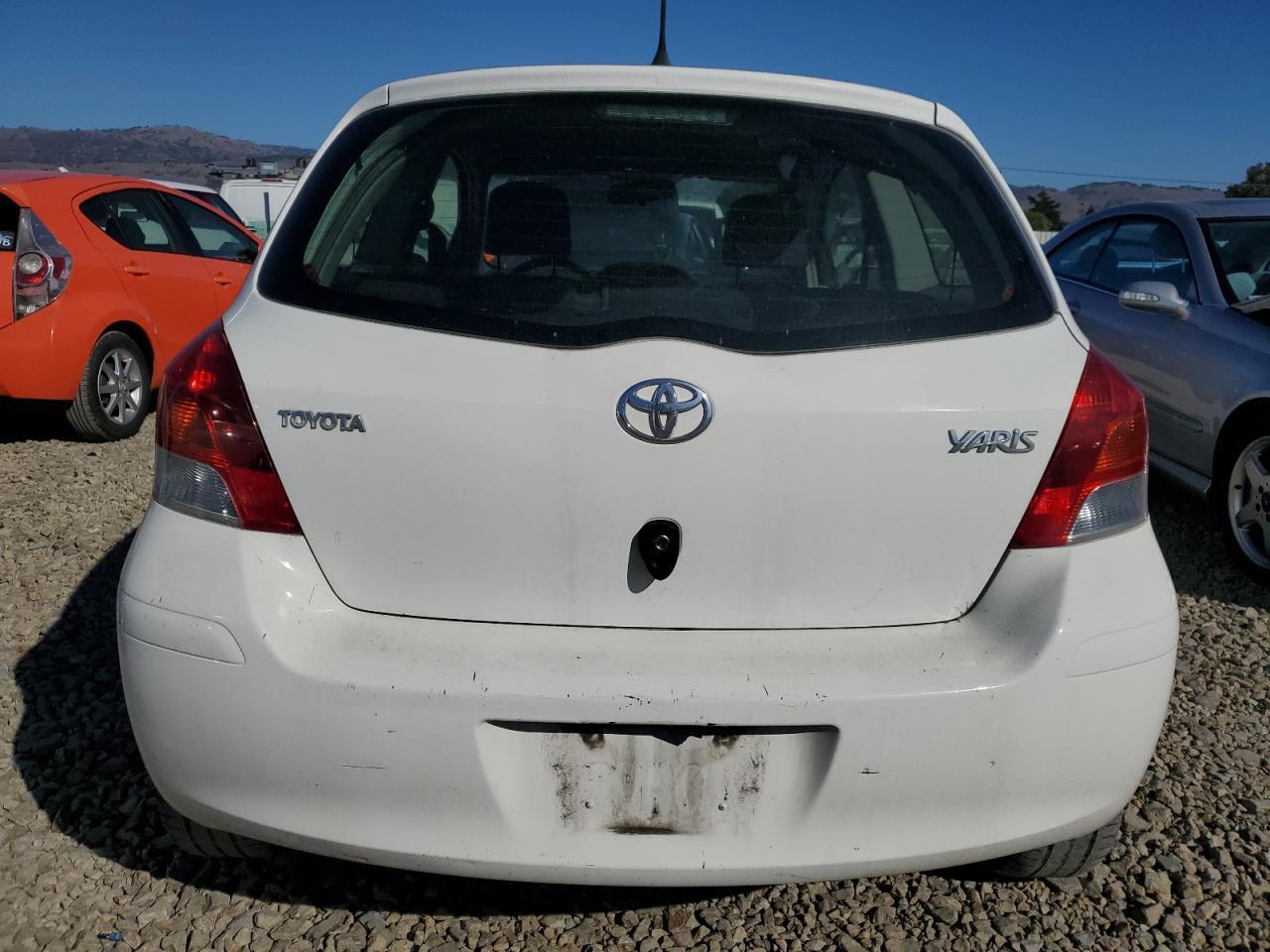 2011 Toyota Yaris - Фото 6