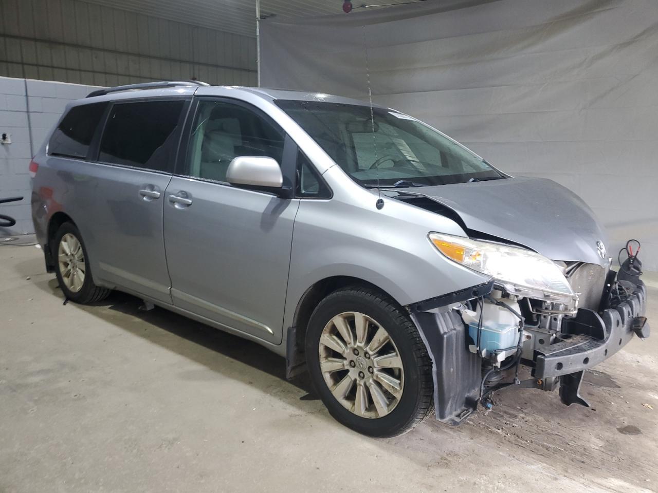2011 Toyota Sienna Xle - Image 4