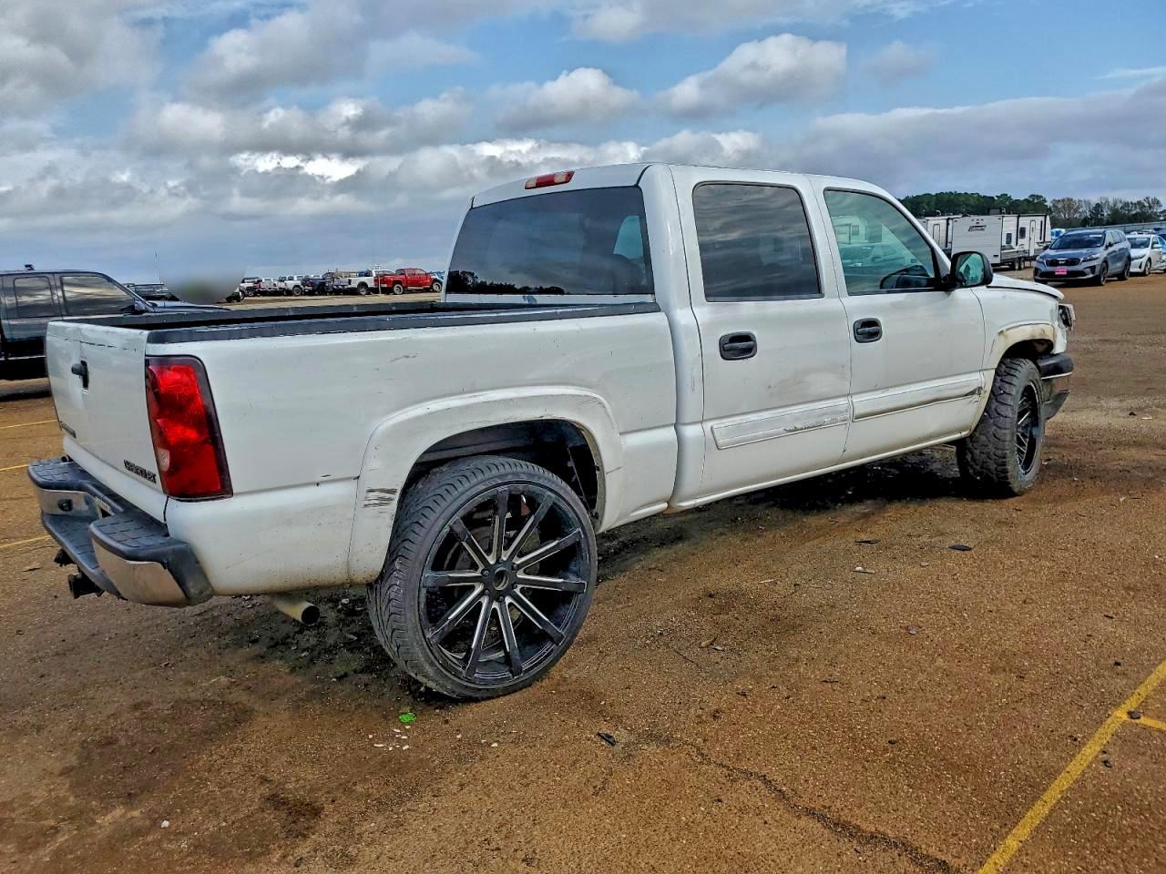 2005 Chevrolet Silverado K1500 - Image 3