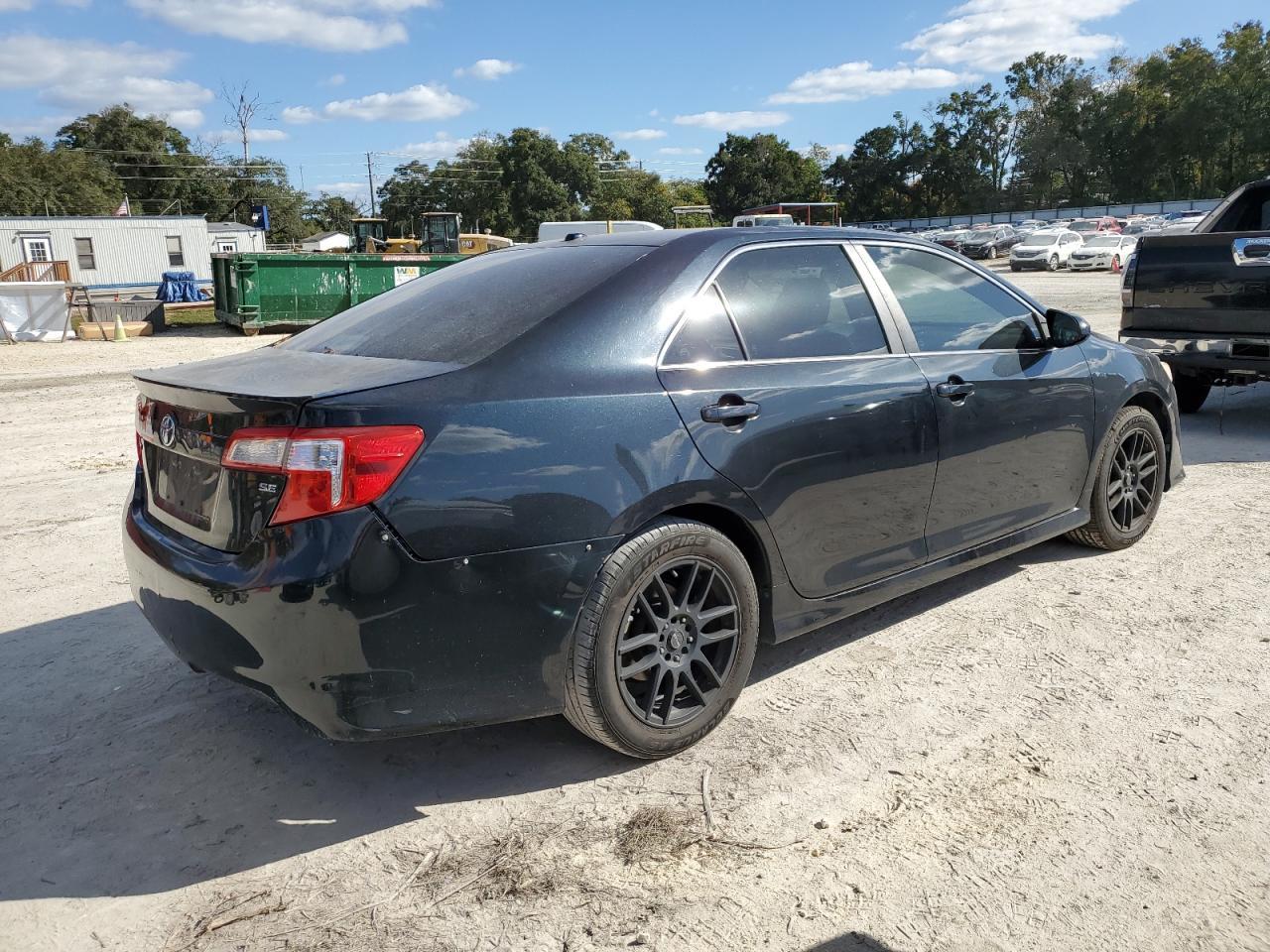 2012 Toyota Camry Base - Фото 3