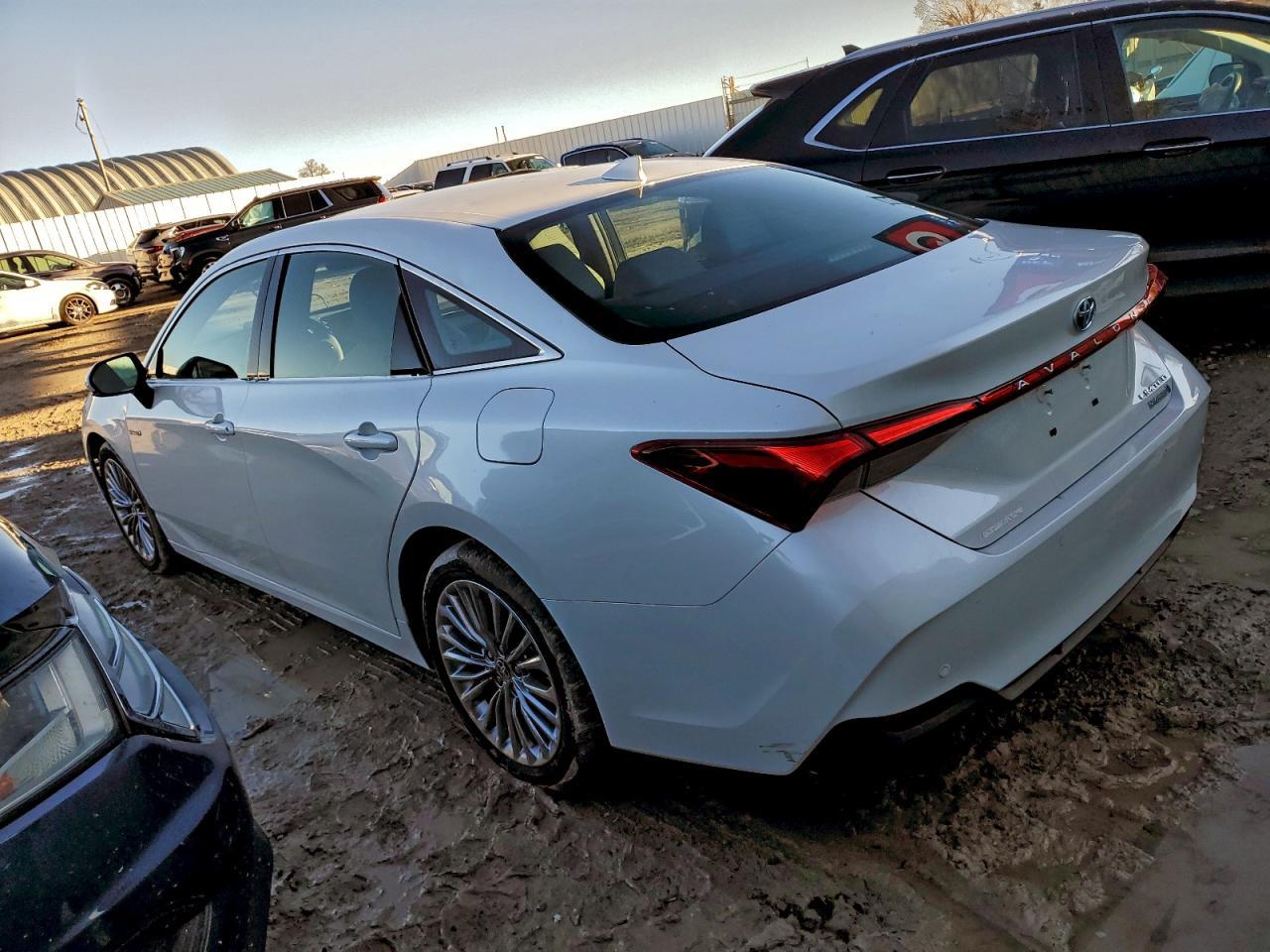 2021 Toyota Avalon Limited - Фото 2