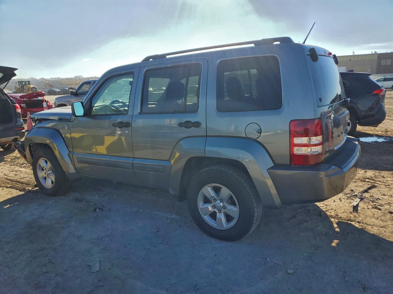 2012 Jeep Liberty Sport - Фото 2