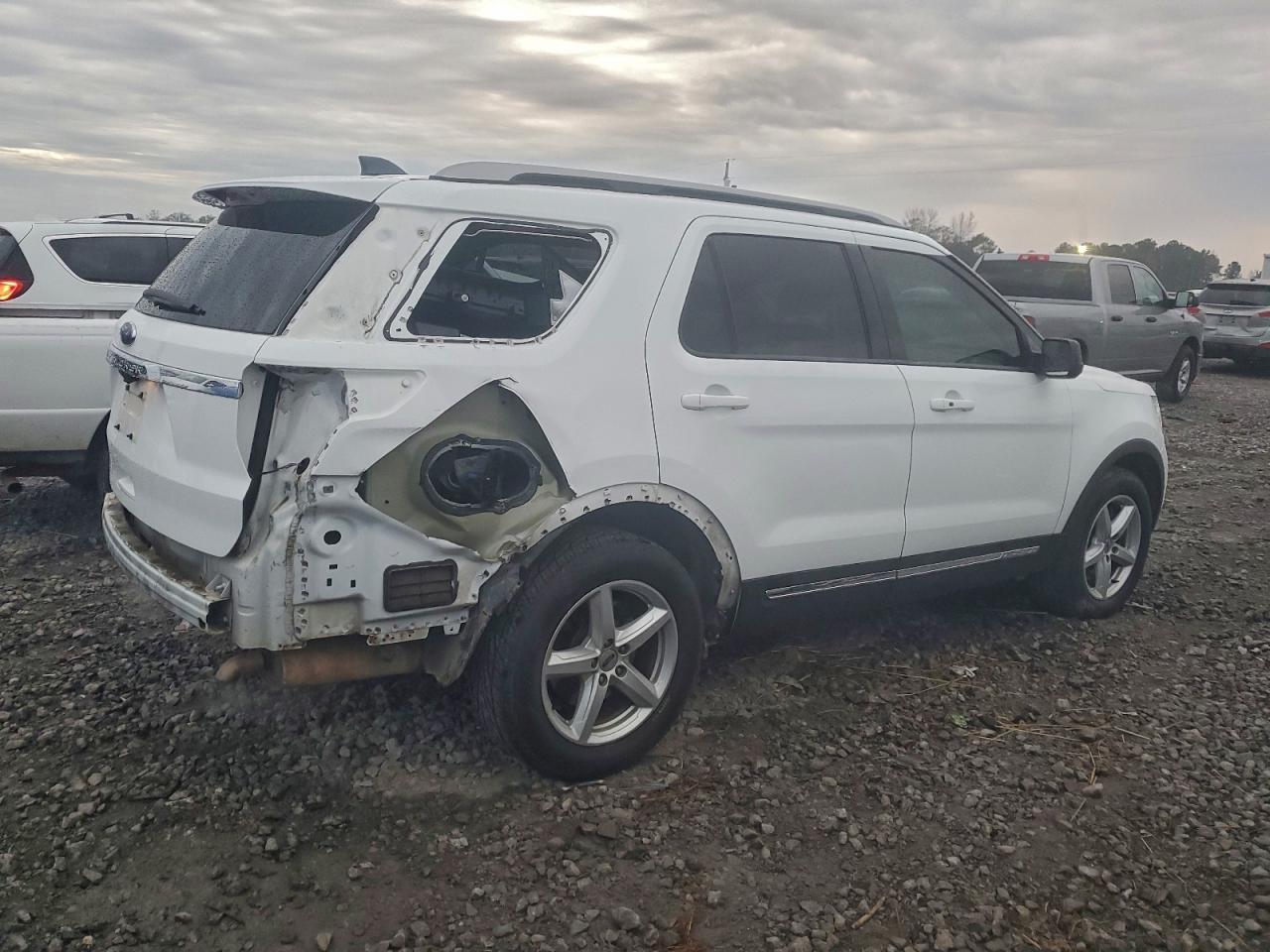 2019 Ford Explorer Xlt - Image 3