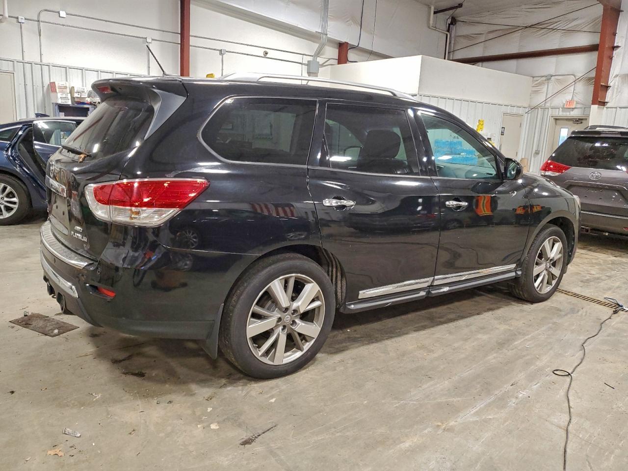 2014 Nissan Pathfinder S - Фото 3