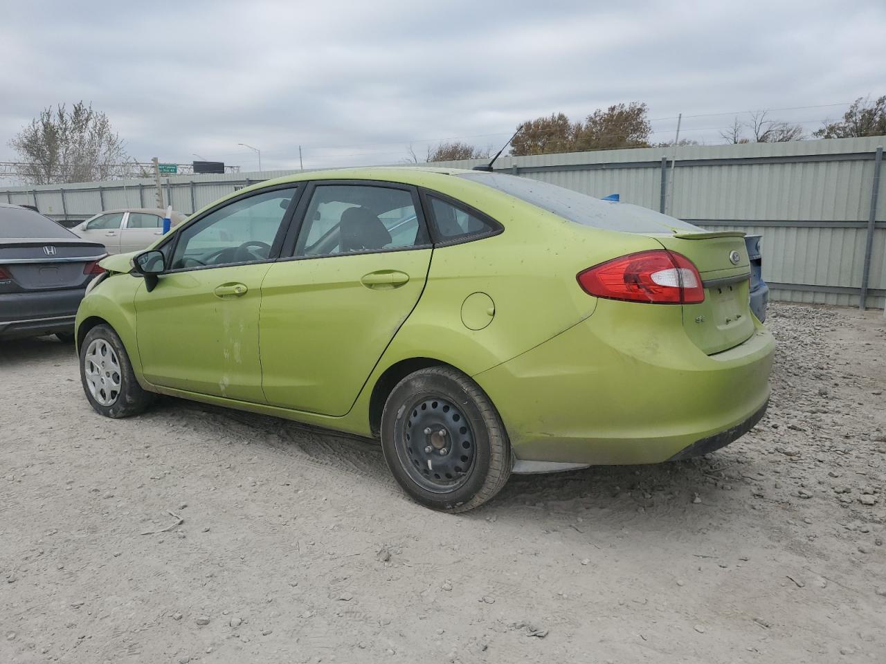 2013 Ford Fiesta Se - Image 2