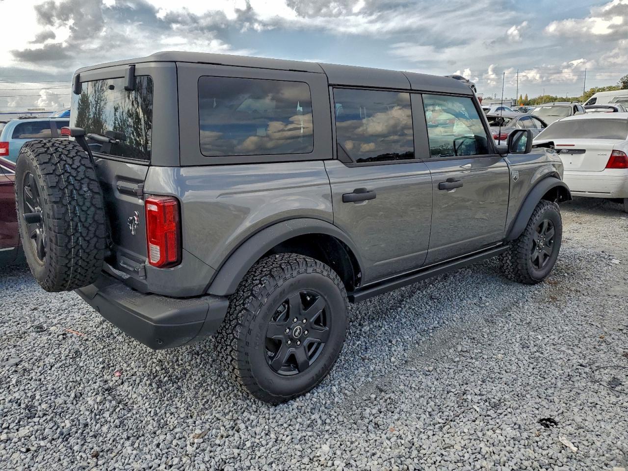 2025 Ford Bronco Big Bend - Image 3