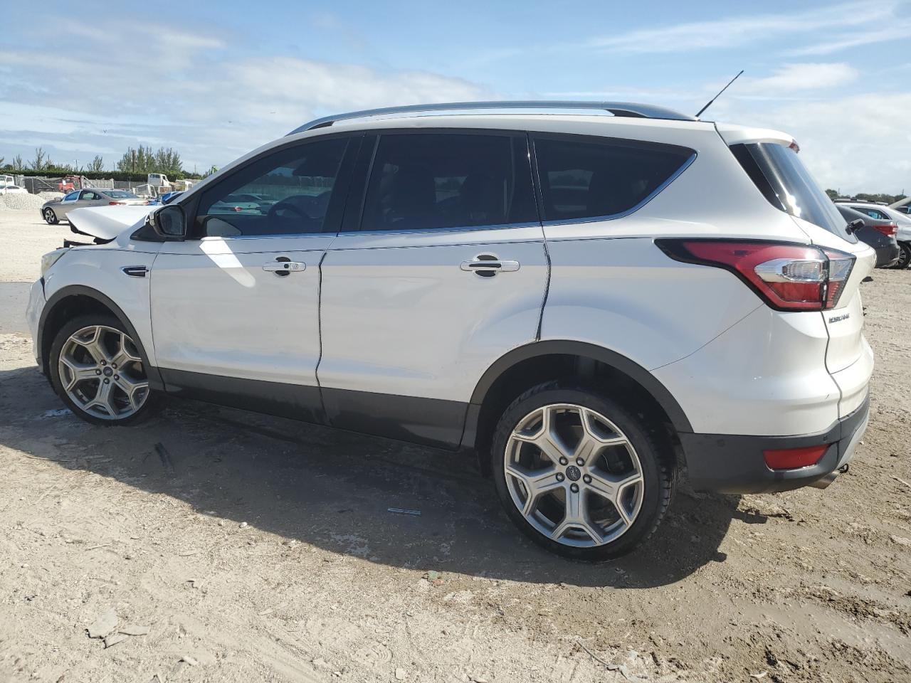 2017 Ford Escape Titanium - Фото 2