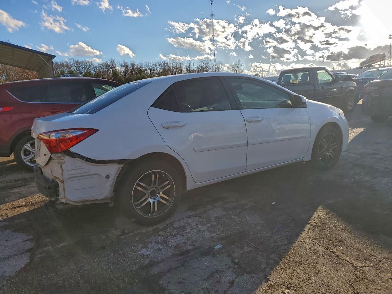 2015 Toyota Corolla L - Фото 3