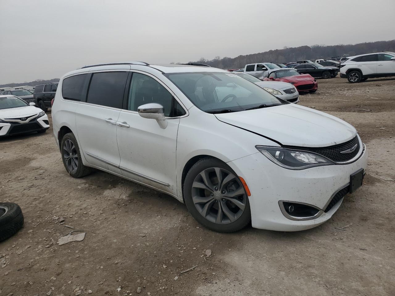 2017 Chrysler Pacifica Limited - Image 4