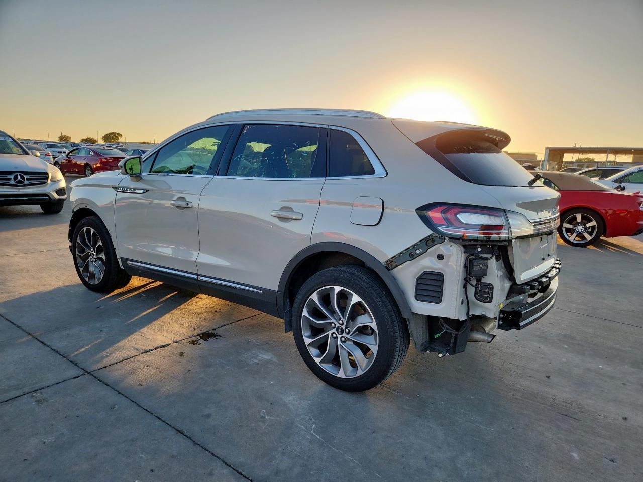 2022 Lincoln Nautilus Reserve - Image 2