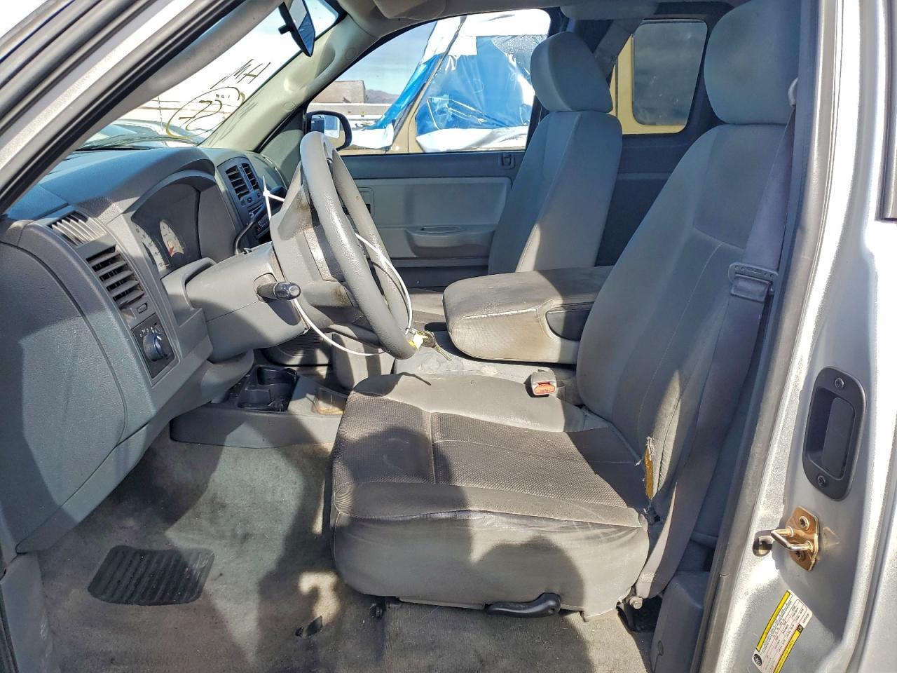2005 Dodge Dakota St - Image 7