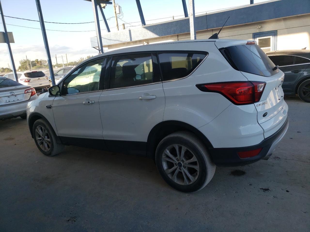 2019 Ford Escape Se - Фото 2