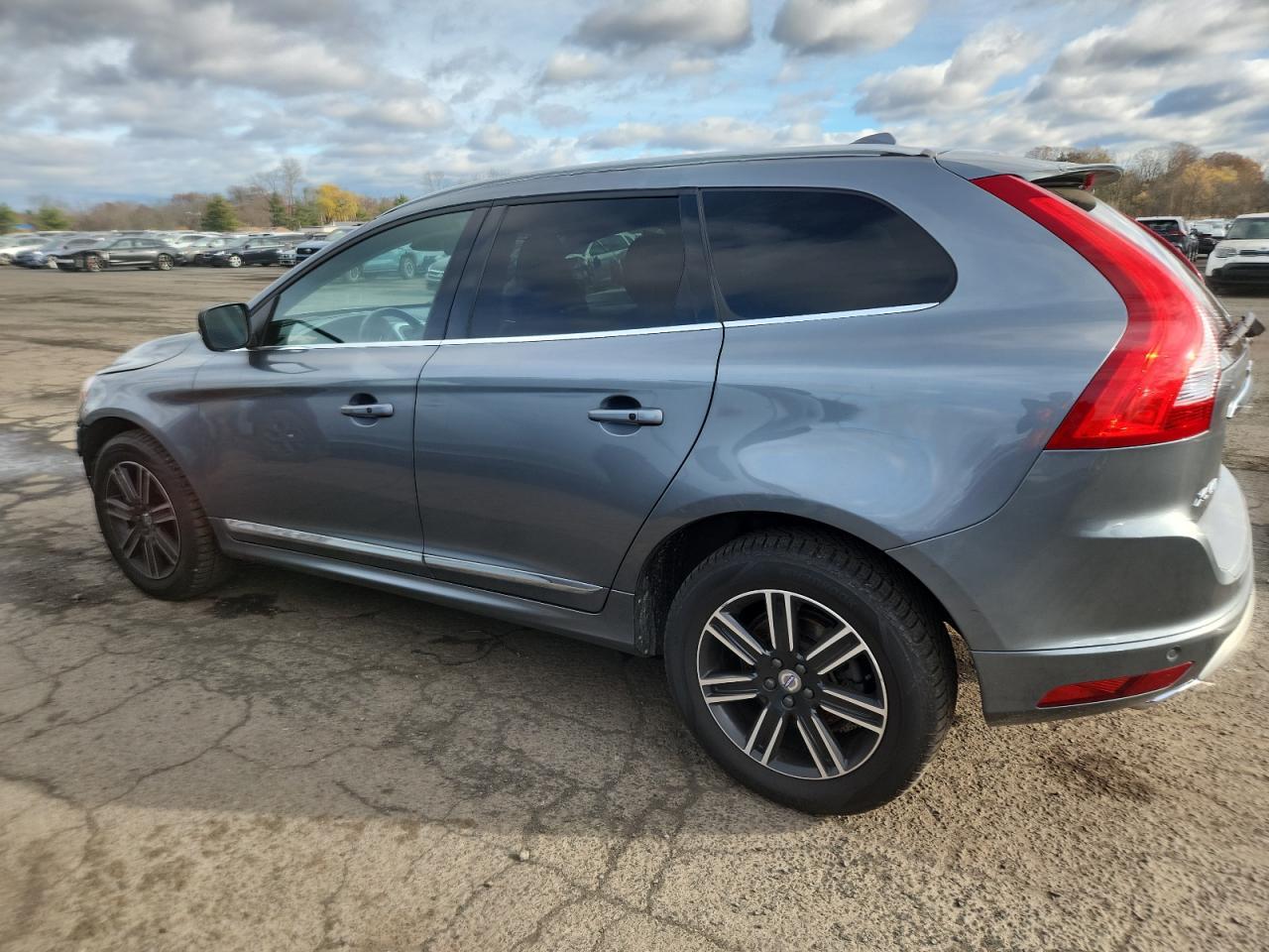 2017 Volvo Xc60 T5 Dynamic - Image 2