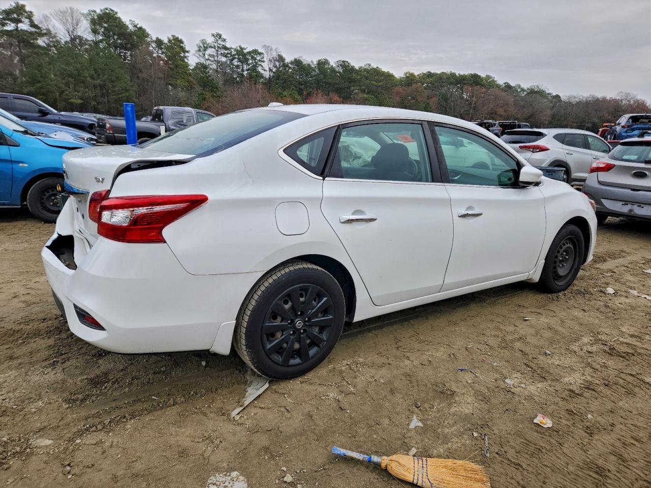 2017 Nissan Sentra S - Фото 3