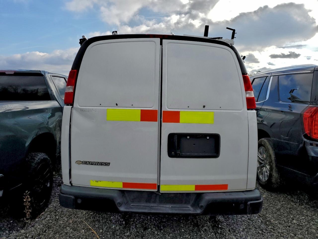 2023 Chevrolet Express G2500 - Фото 6