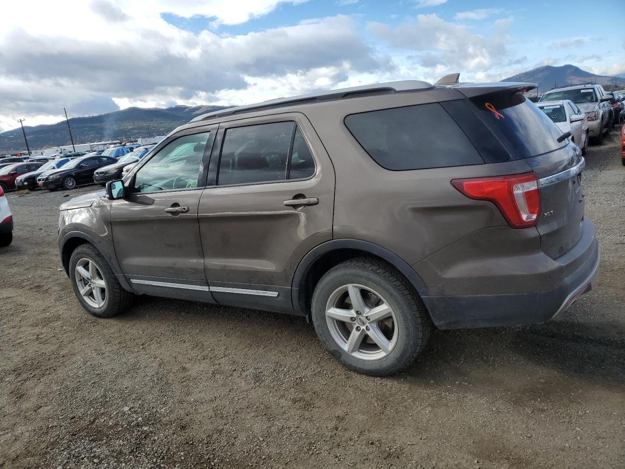 2016 Ford Explorer Xlt - Фото 2