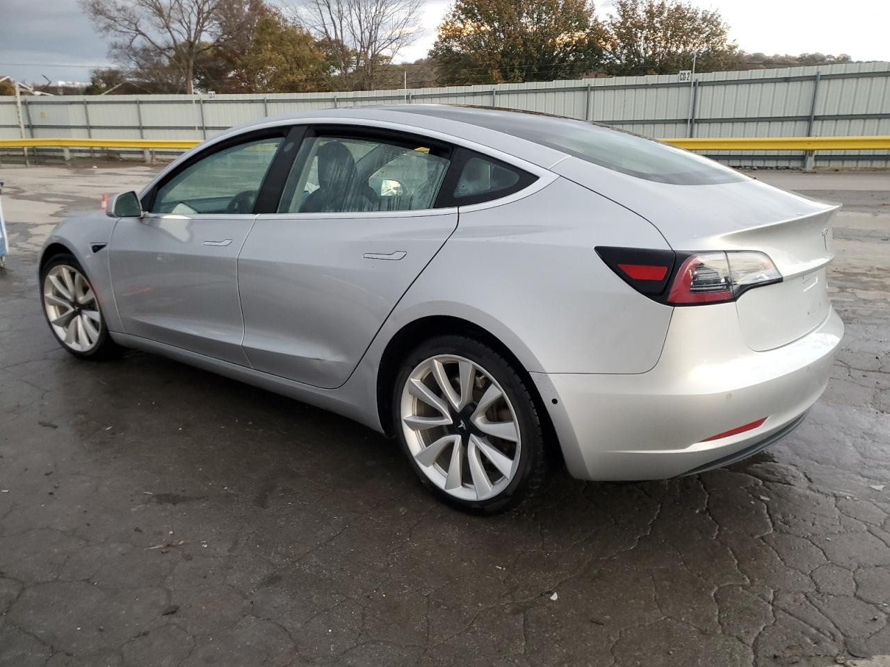 2018 Tesla Model 3 - Фото 2