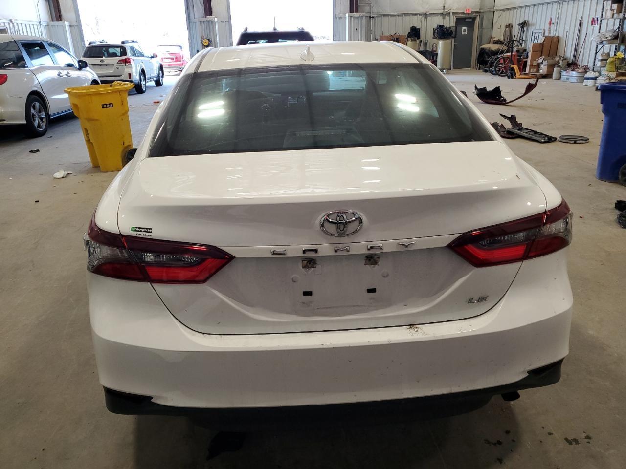 2023 Toyota Camry Le - Фото 6