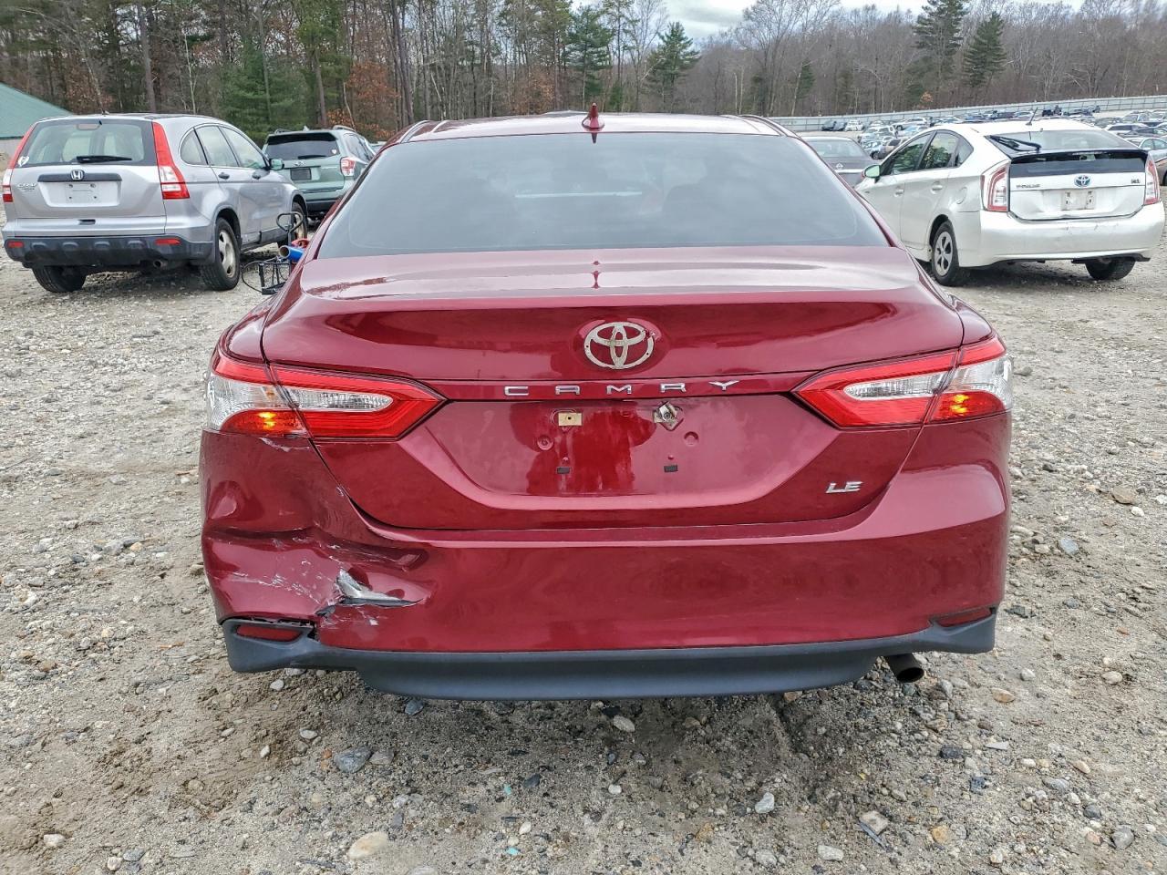 2020 Toyota Camry Le - Фото 6