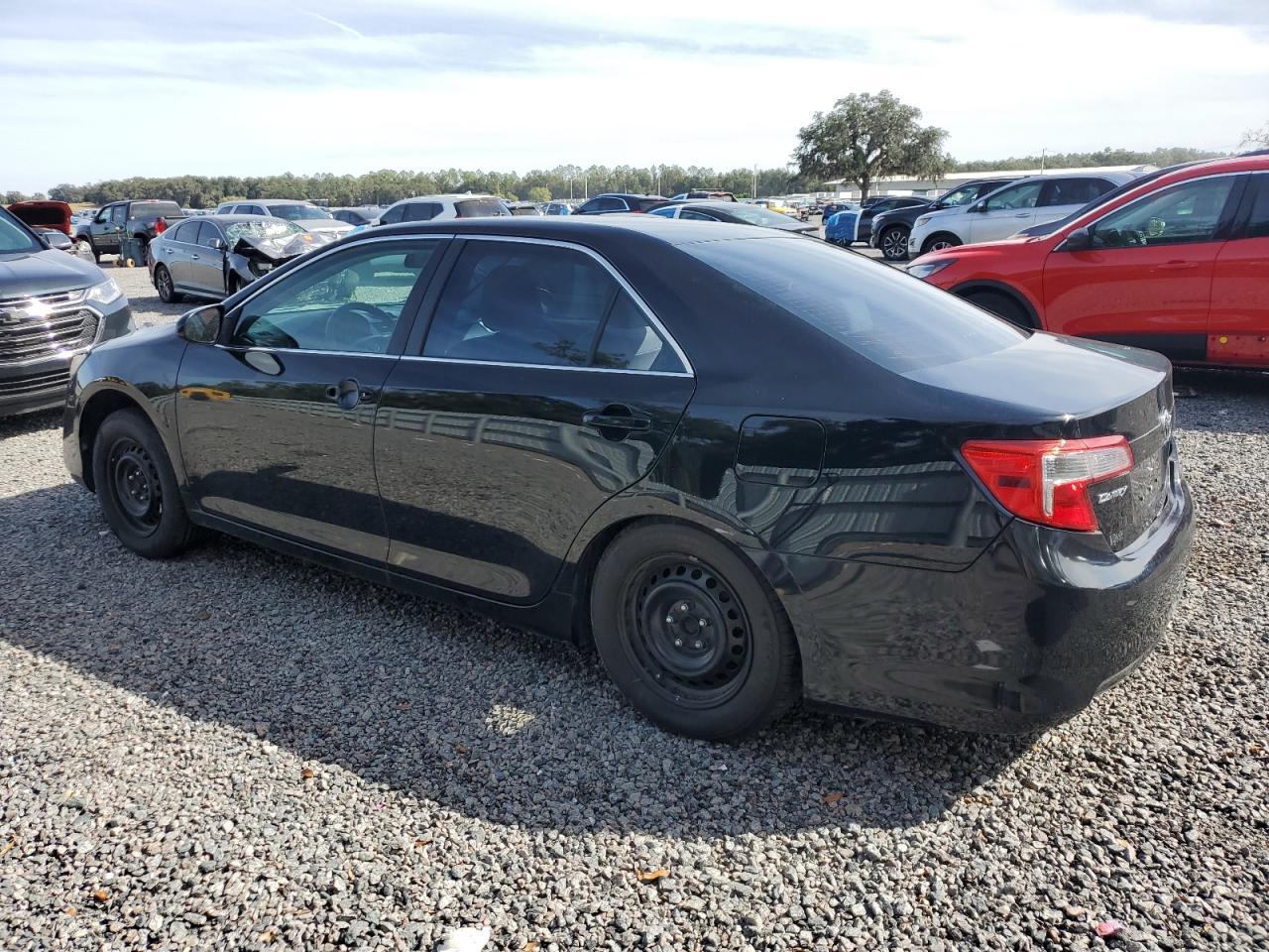 2014 Toyota Camry L - Фото 2