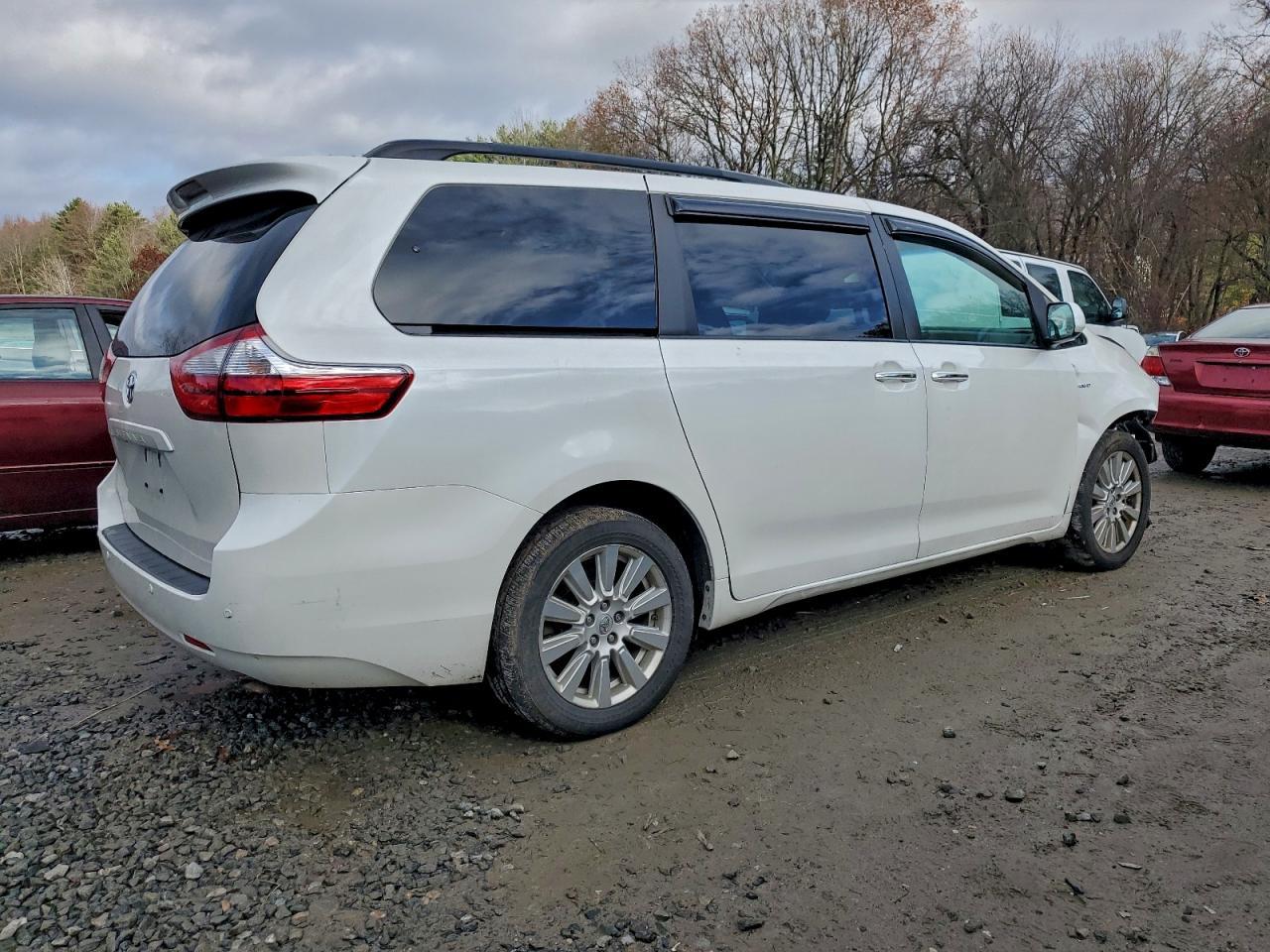 2017 Toyota Sienna Xle 7-Passenger - Фото 3