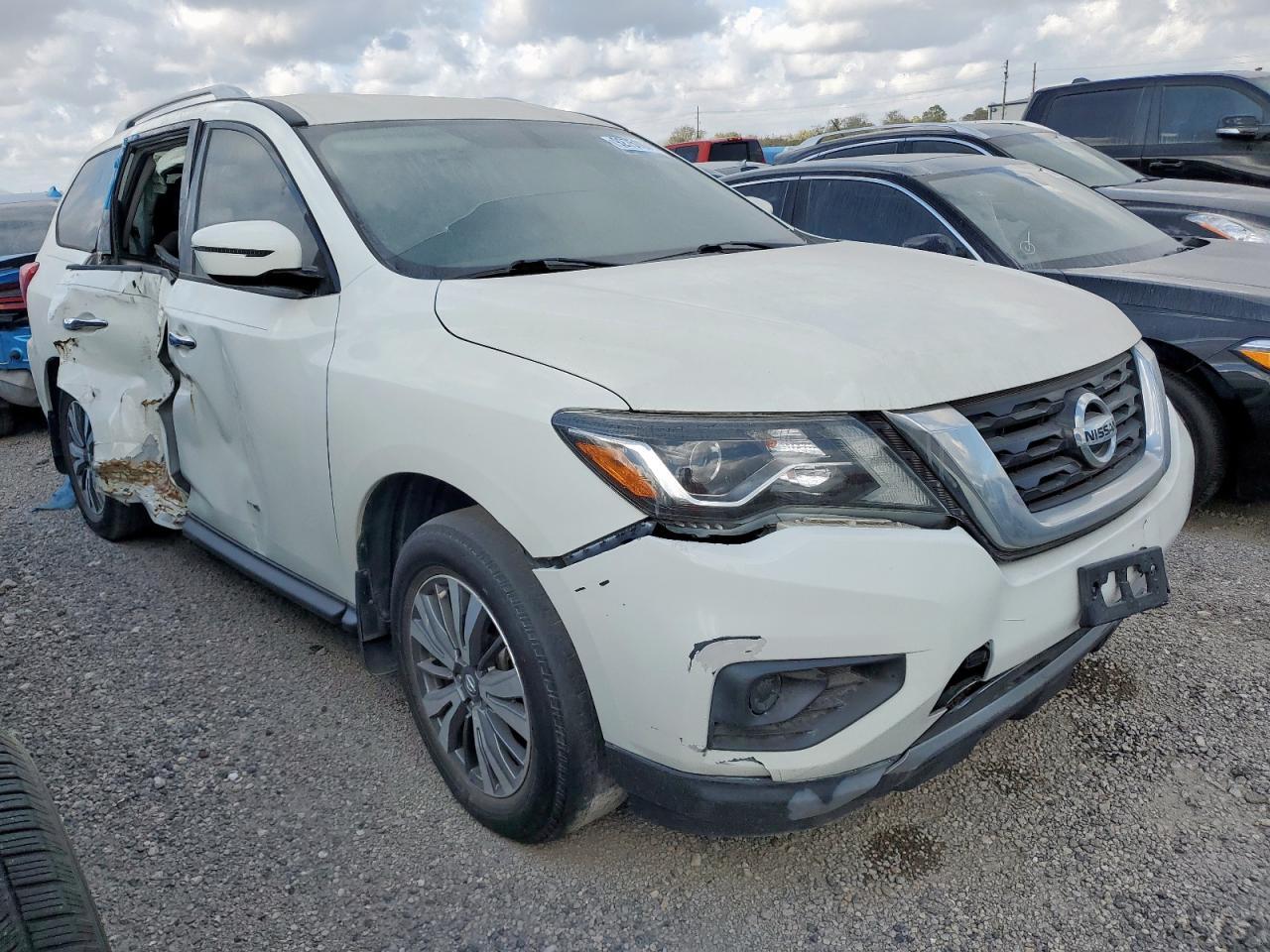 2020 Nissan Pathfinder S - Image 4