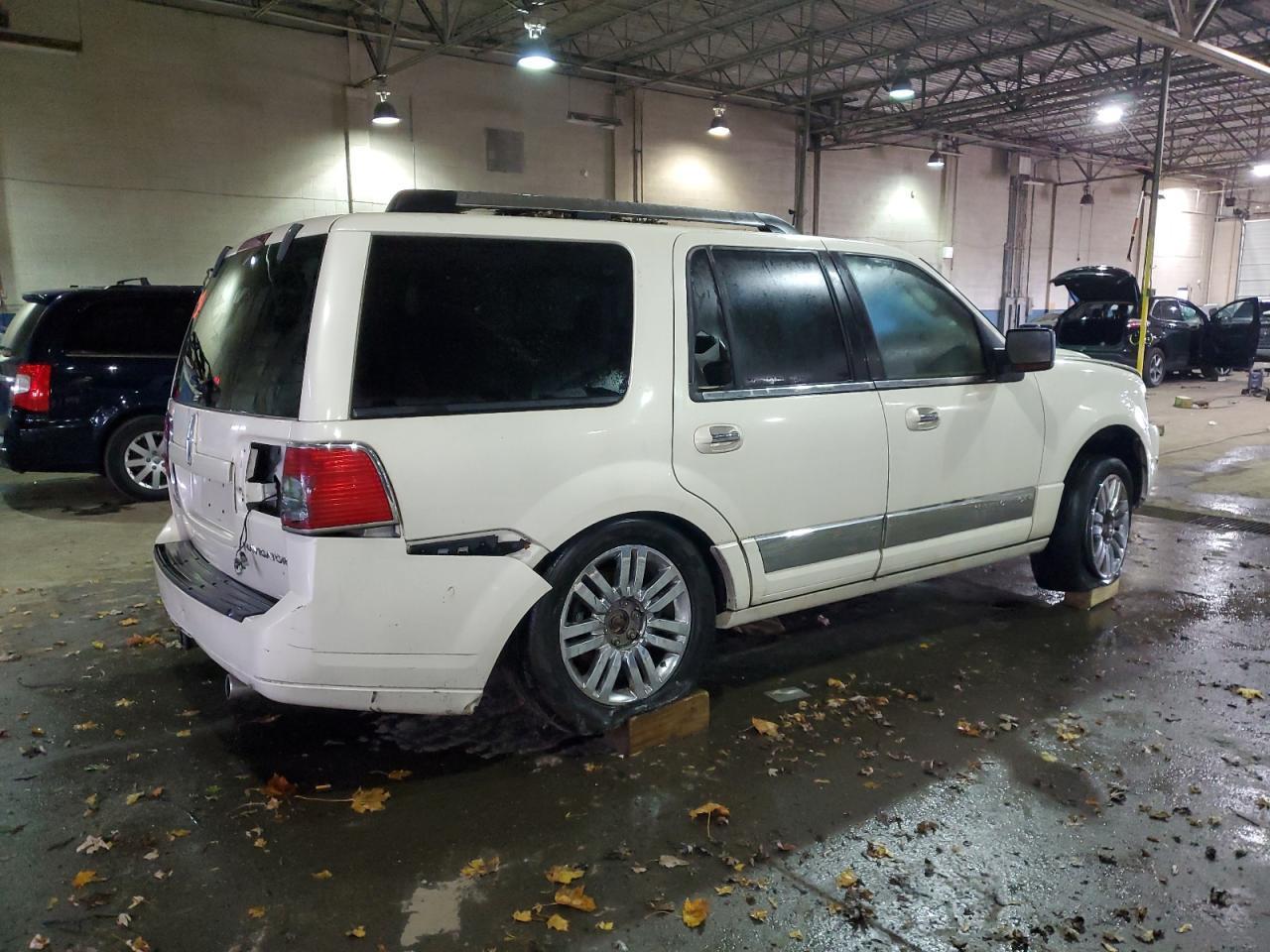 2011 Lincoln Navigator - Image 3