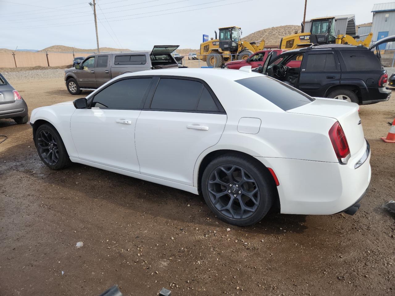 2019 Chrysler 300 Touring - Фото 2