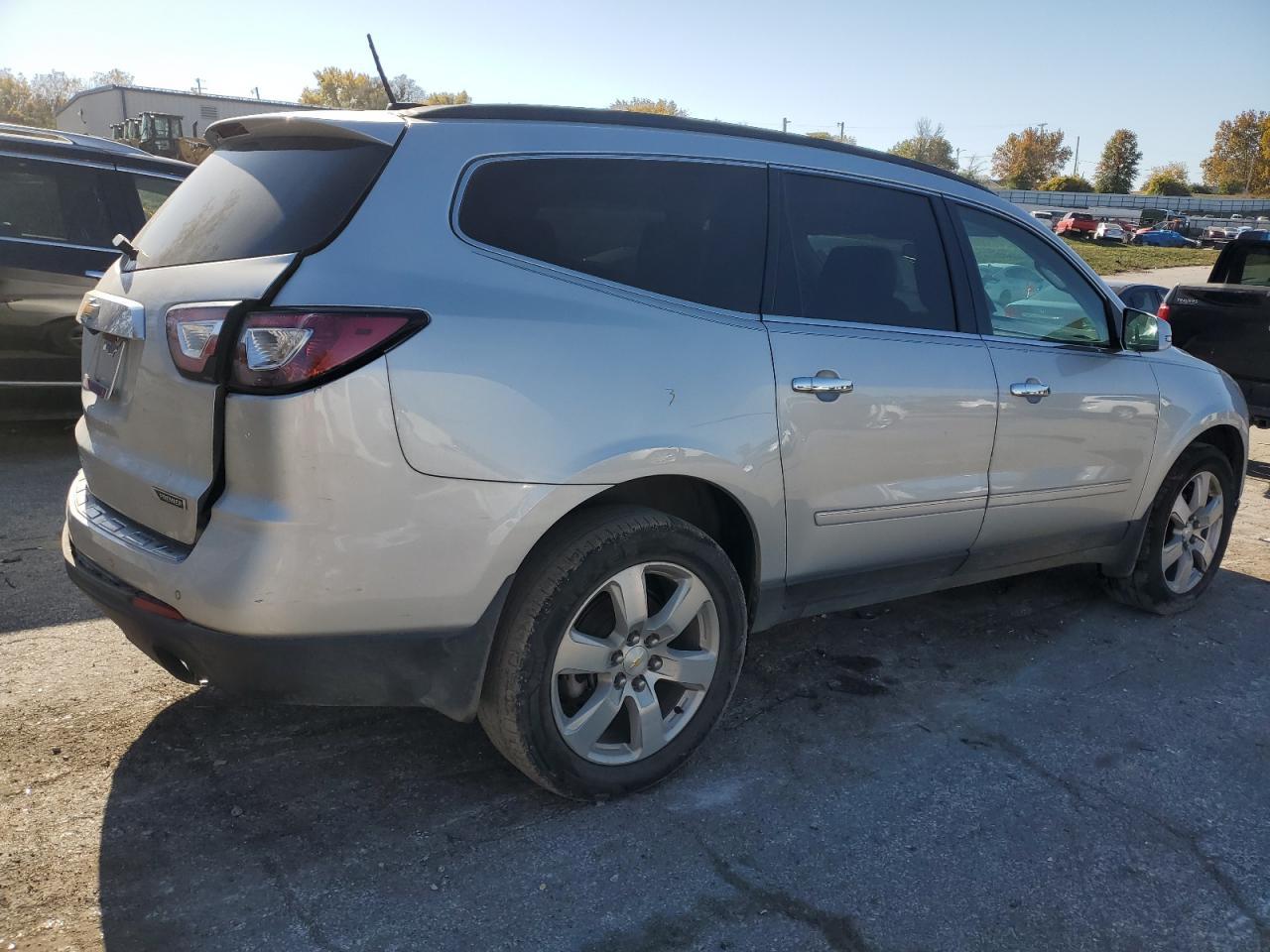2017 Chevrolet Traverse Premier - Image 3