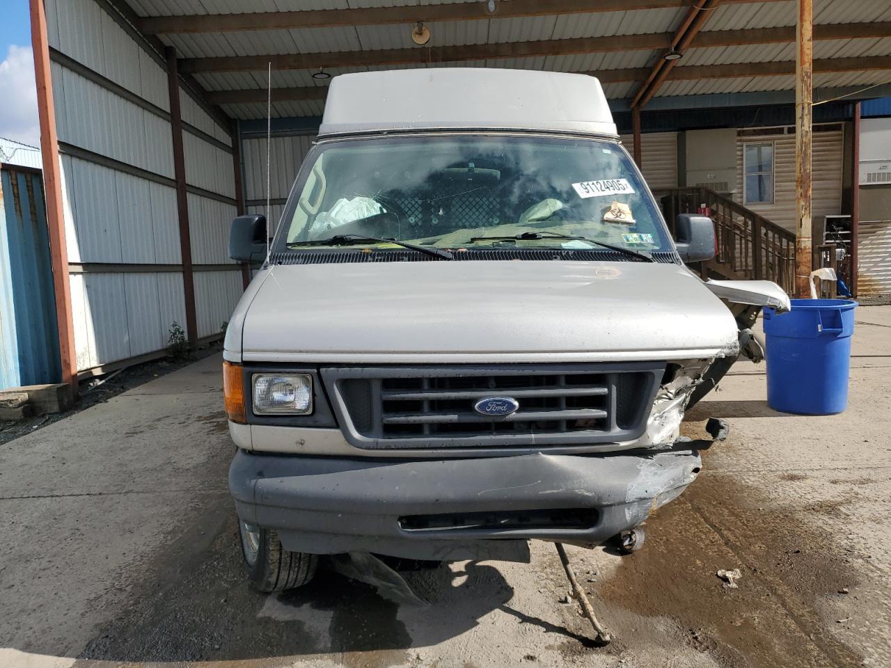 2003 Ford Econoline E250 Van - Фото 5