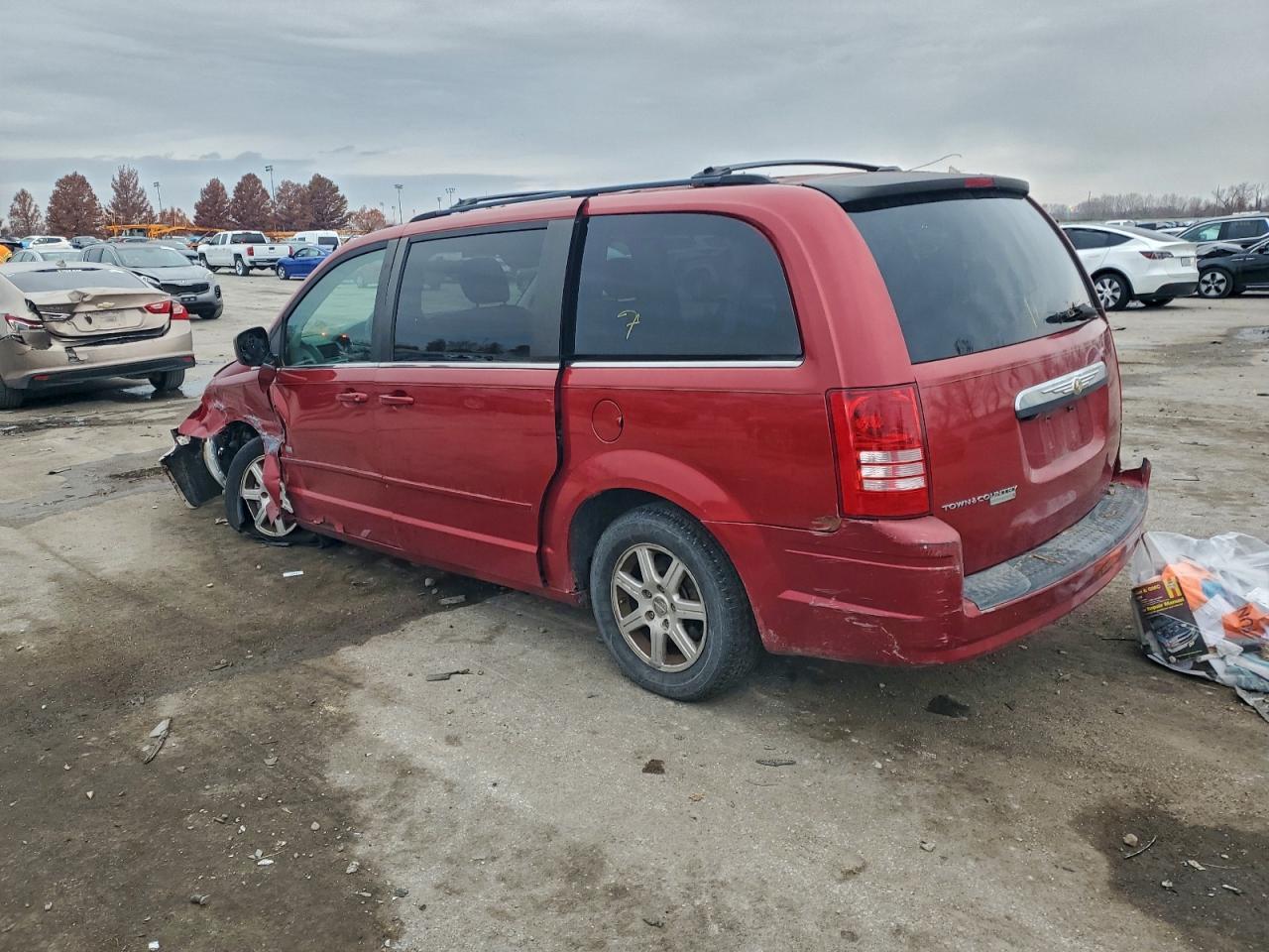 2008 Chrysler Town & Country Touring - Фото 2