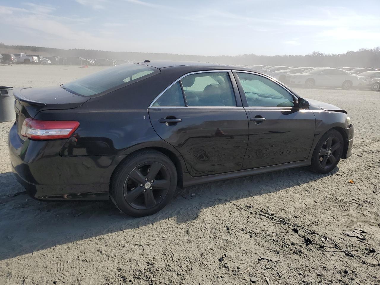2011 Toyota Camry Base - Фото 3