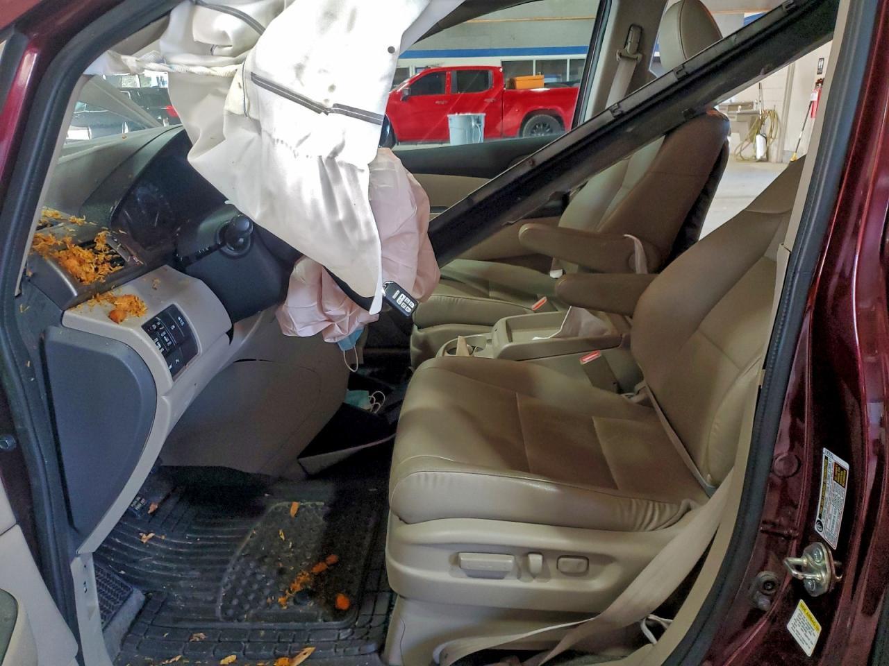 2015 Honda Odyssey Touring - Image 7