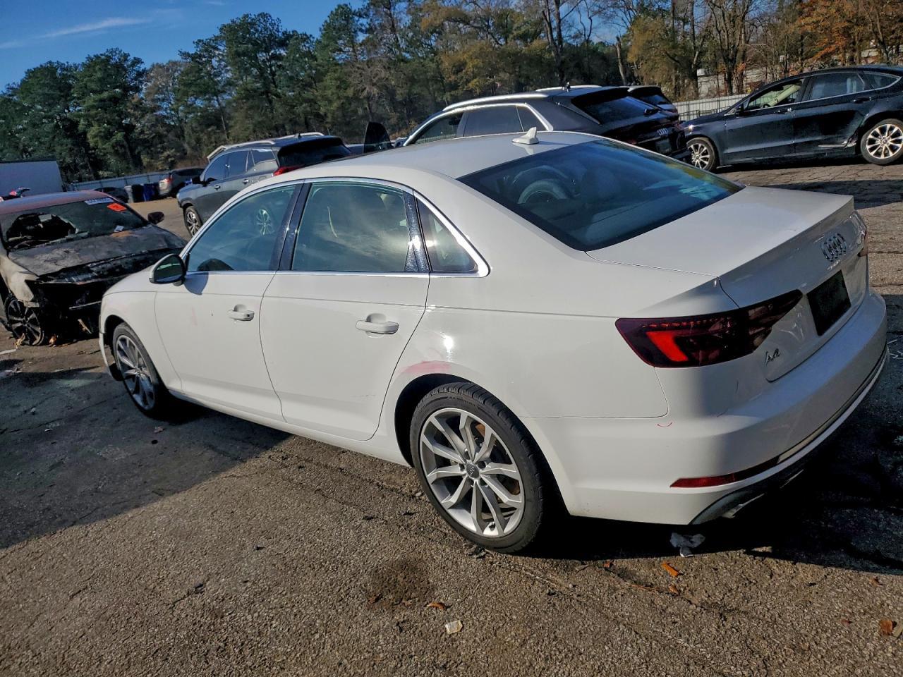 2019 Audi A4 Premium - Фото 2