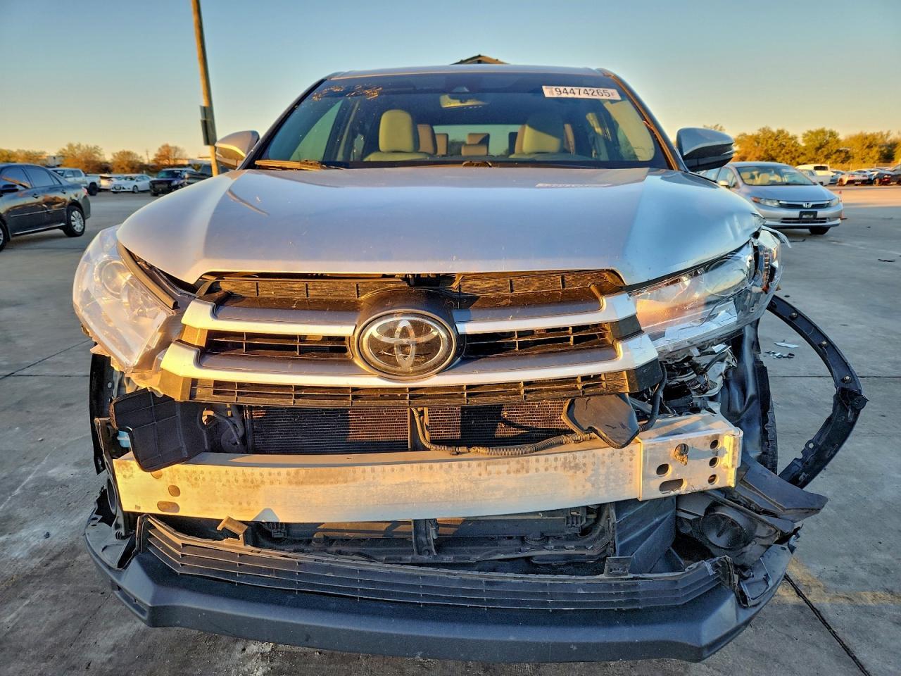 2017 Toyota Highlander Le - Image 5