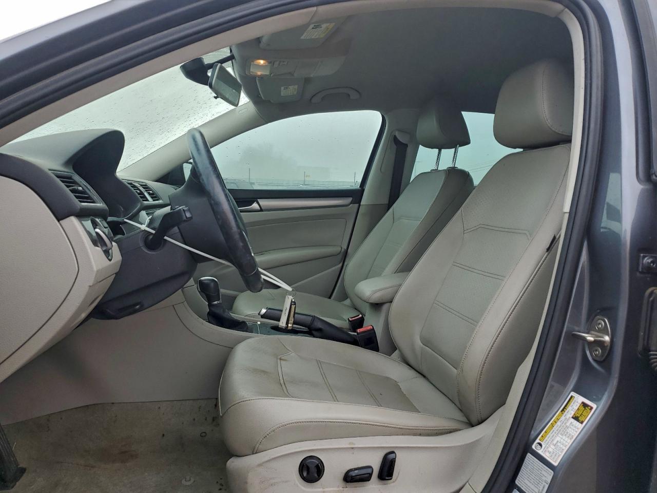 2015 Volkswagen Passat S - Image 7