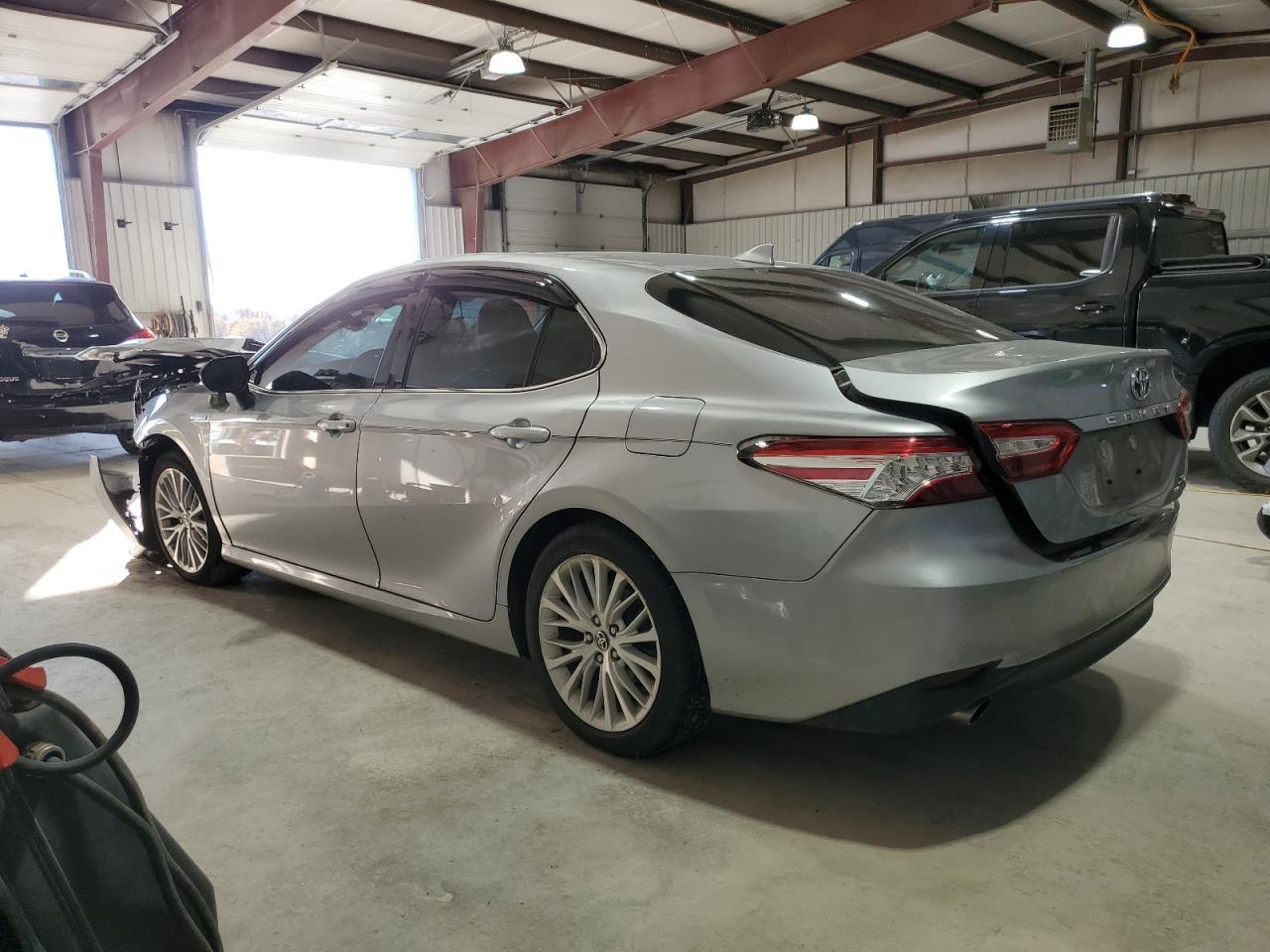 2020 Toyota Camry Xle - Фото 2