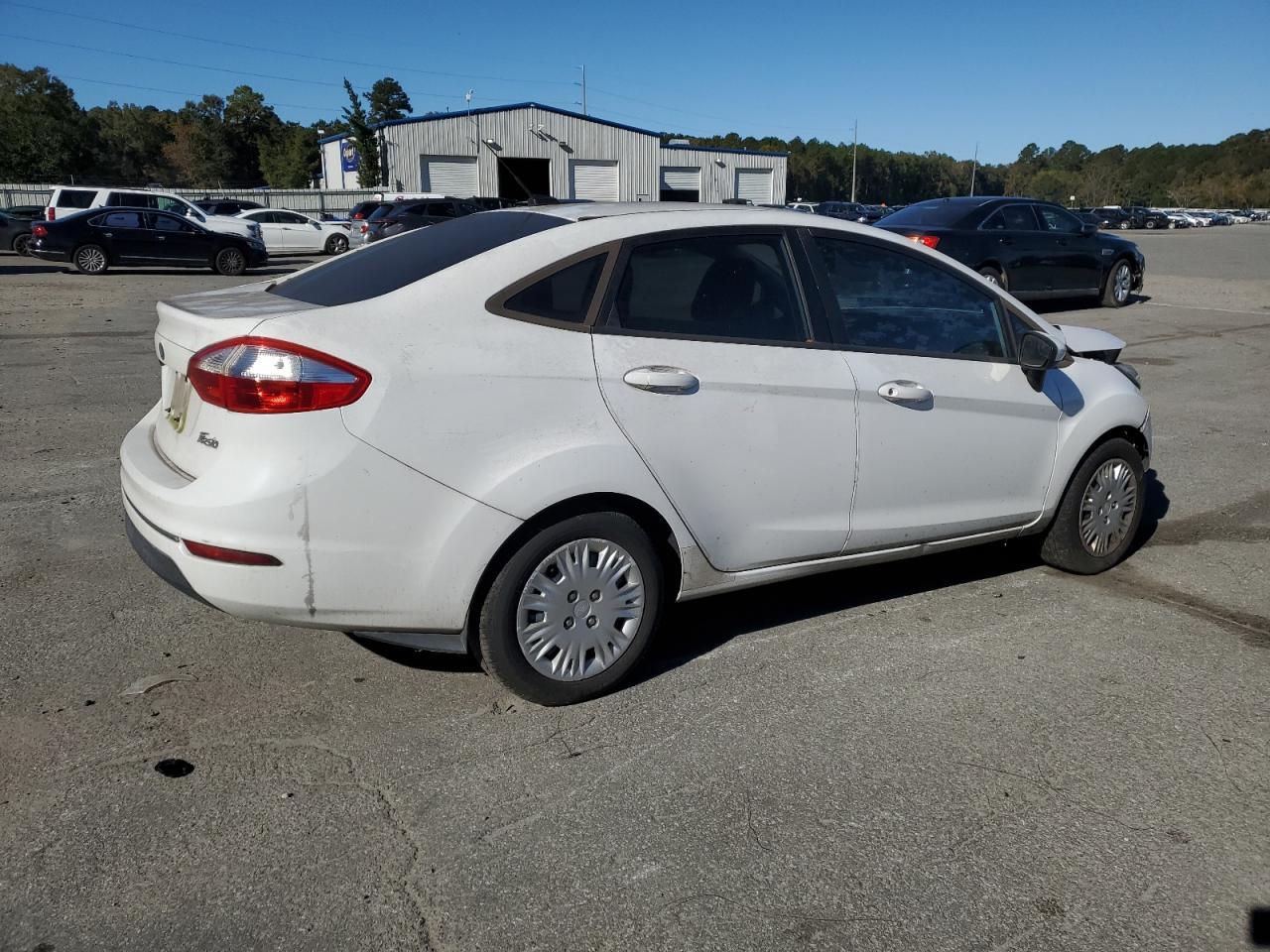 2015 Ford Fiesta S - Фото 3