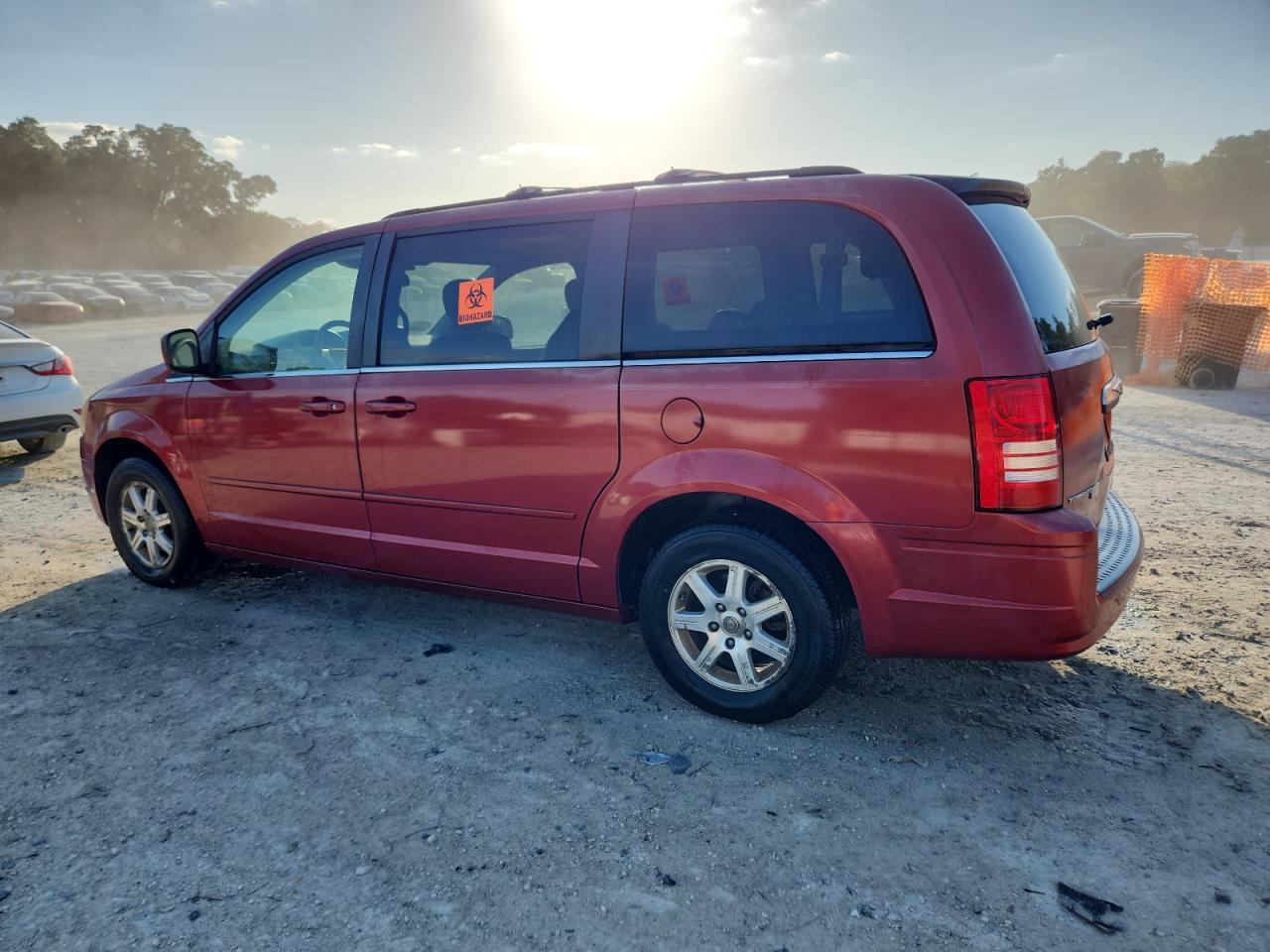 2008 Chrysler Town & Country Touring - Image 2