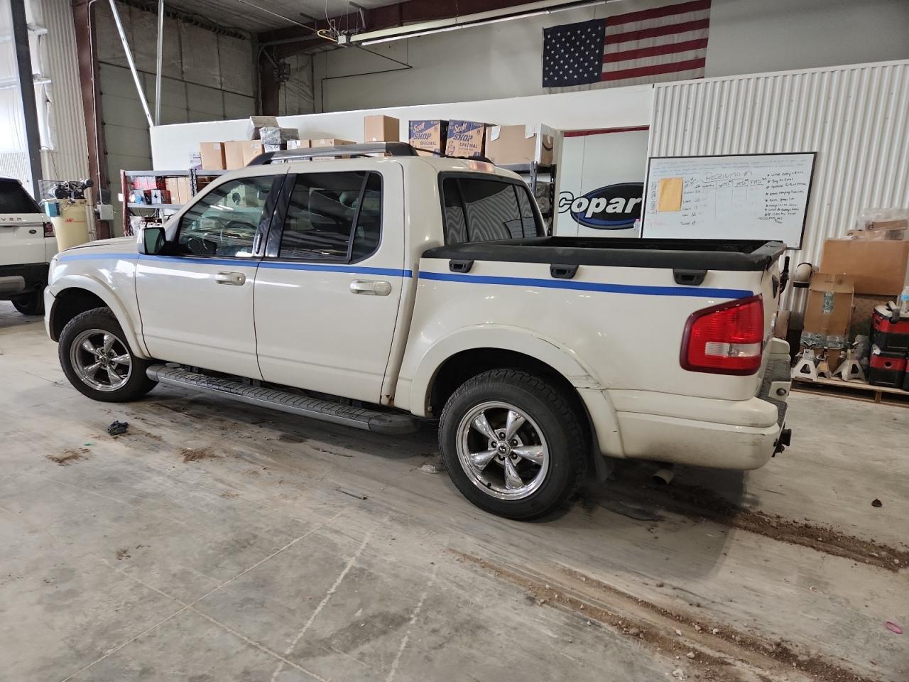 2010 Ford Explorer Sport Trac Limited - Фото 2
