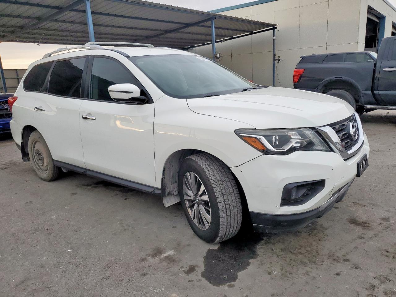 2018 Nissan Pathfinder S - Image 4