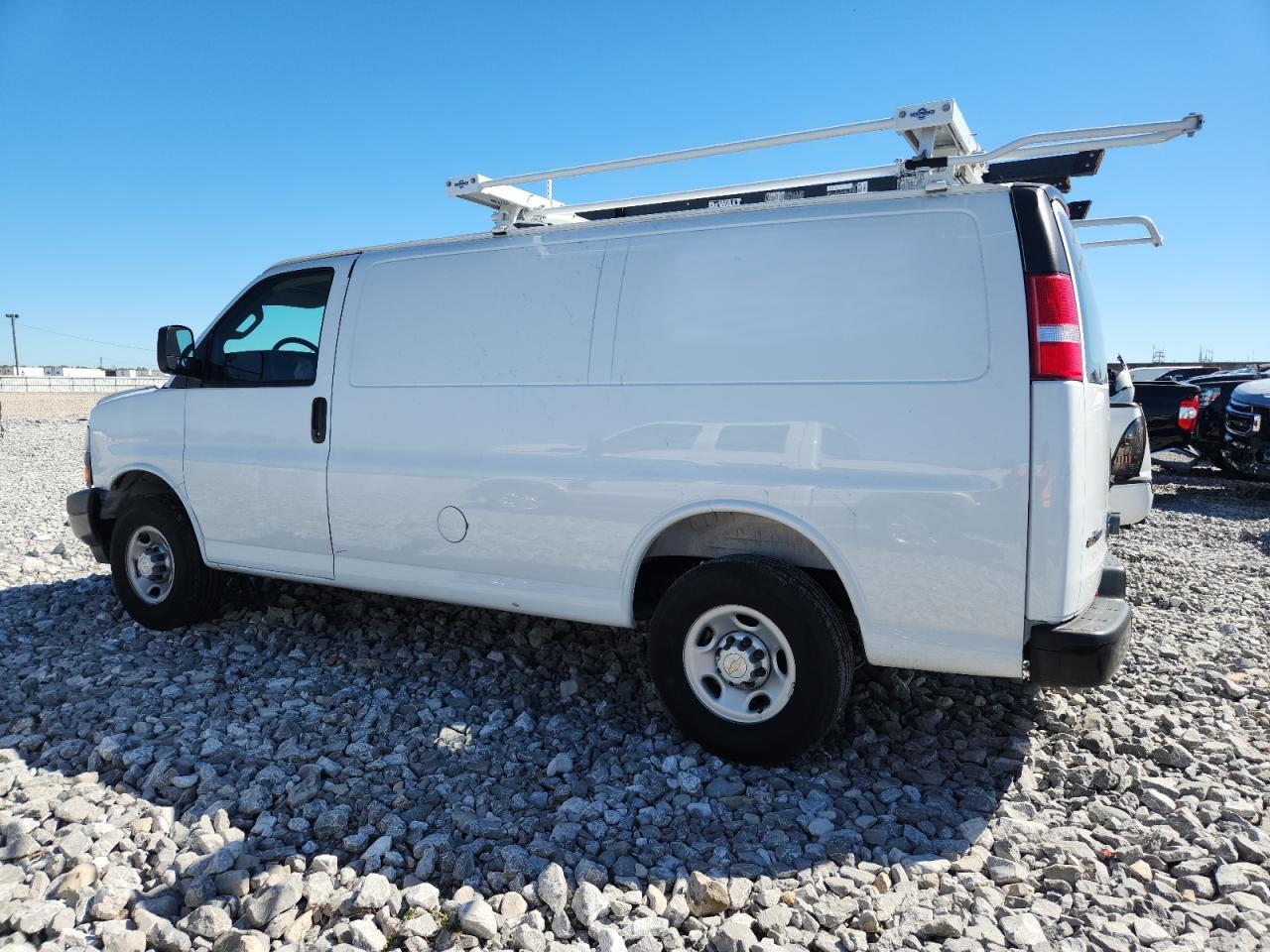 2025 Chevrolet Express G2500 - Фото 2