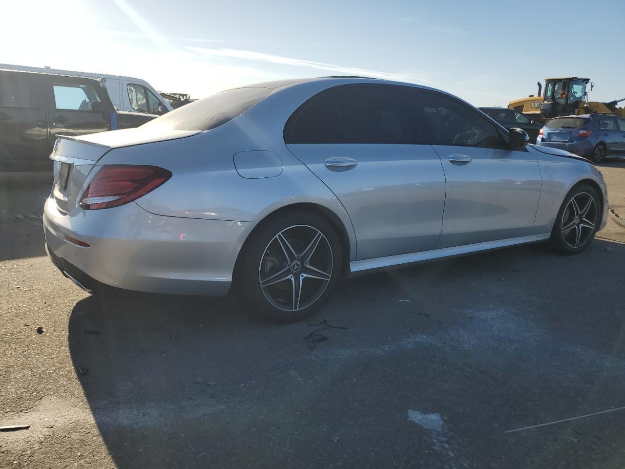 2020 Mercedes-Benz E 350 - Фото 3